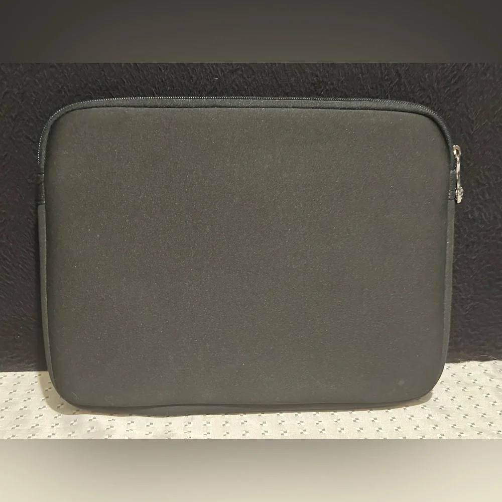 Wenger Swissgear  Swiss Gear The Lunar Netbook Tablet iPad Case Sleeve